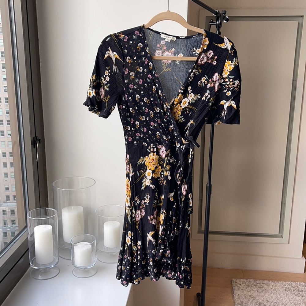 Miami Black Floral Stretchy Sleeved Wrap Dress - S